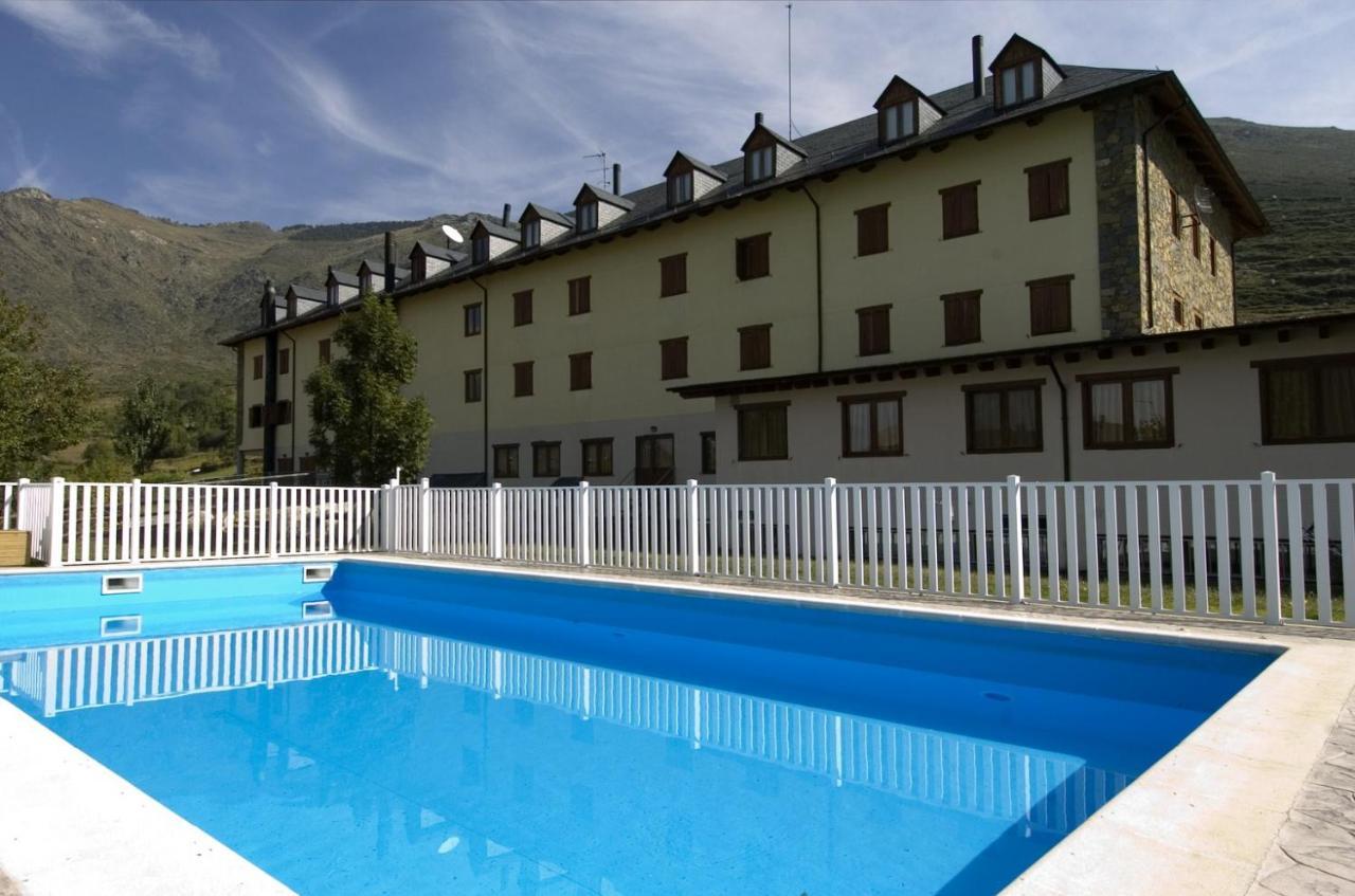 Hotel Romanic Taull Bagian luar foto