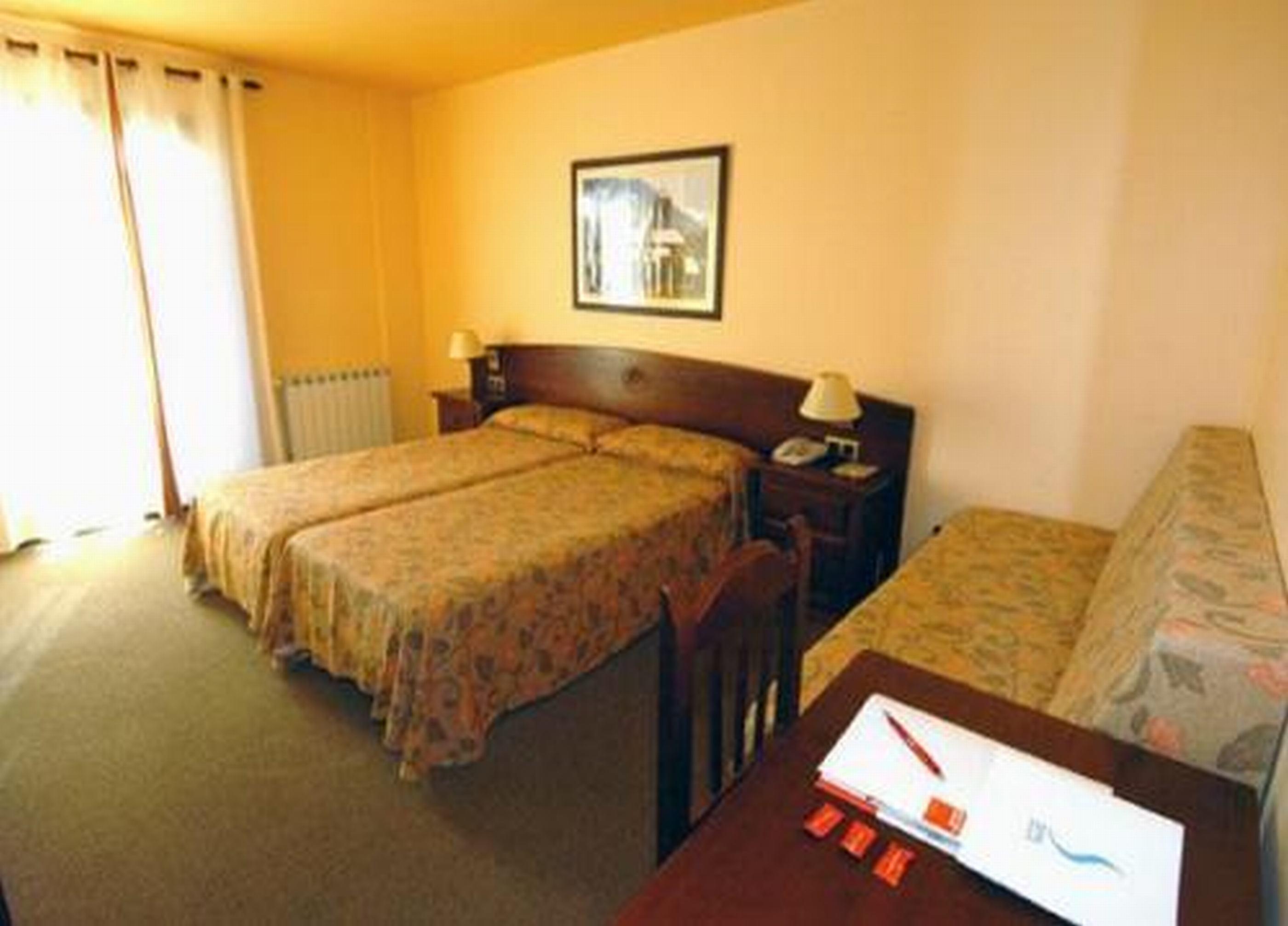 Hotel Romanic Taull Bagian luar foto