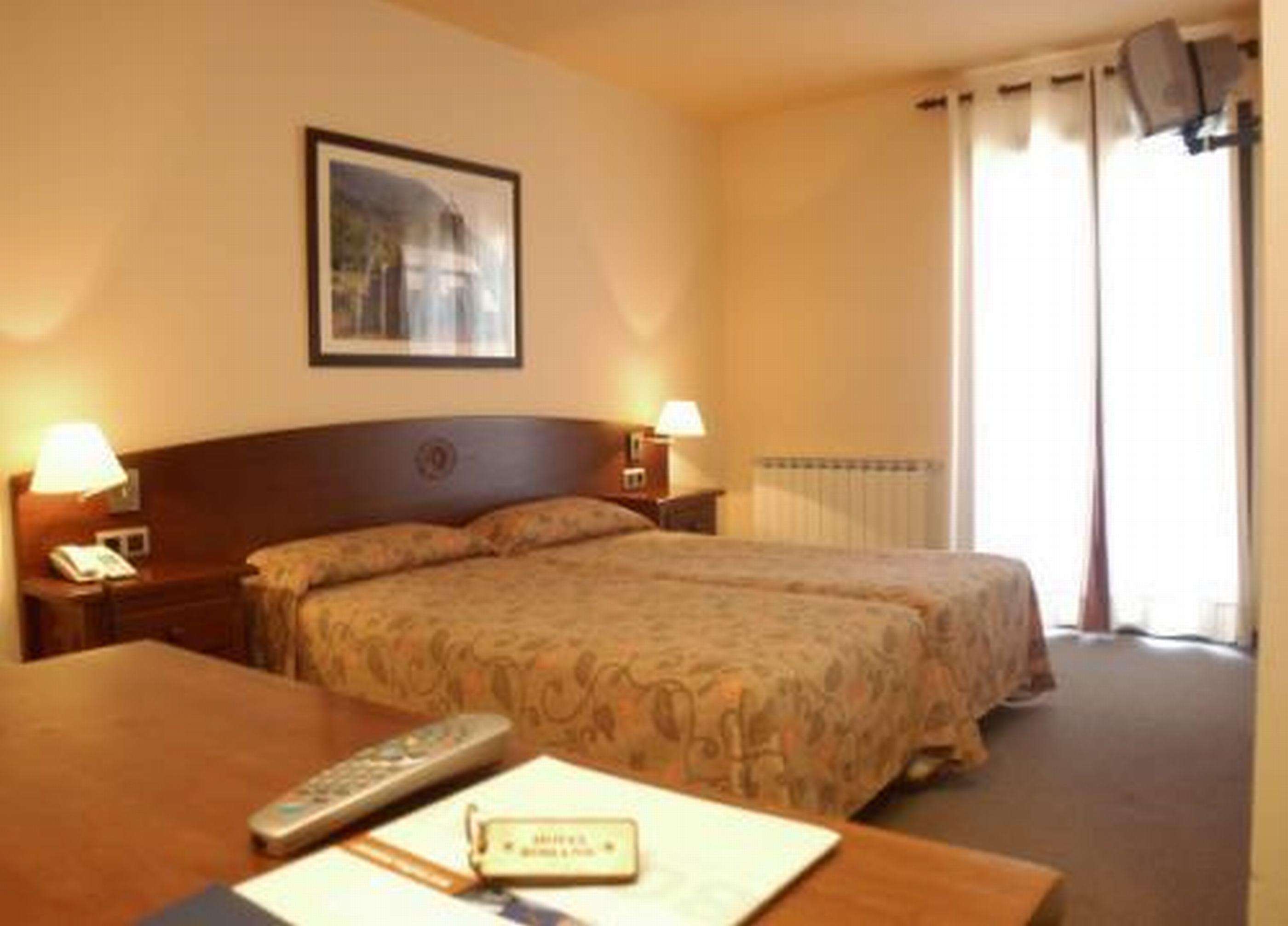 Hotel Romanic Taull Bagian luar foto