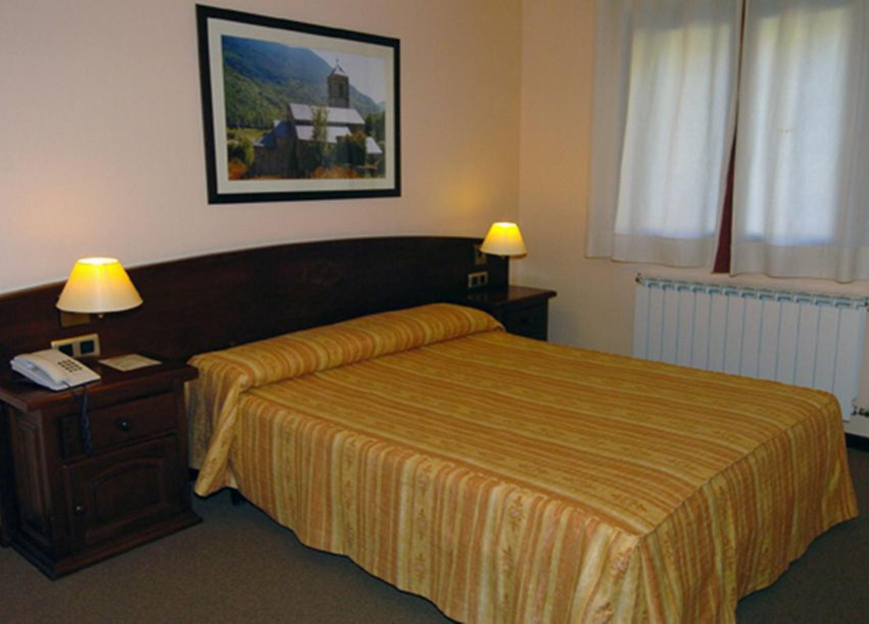 Hotel Romanic Taull Bagian luar foto
