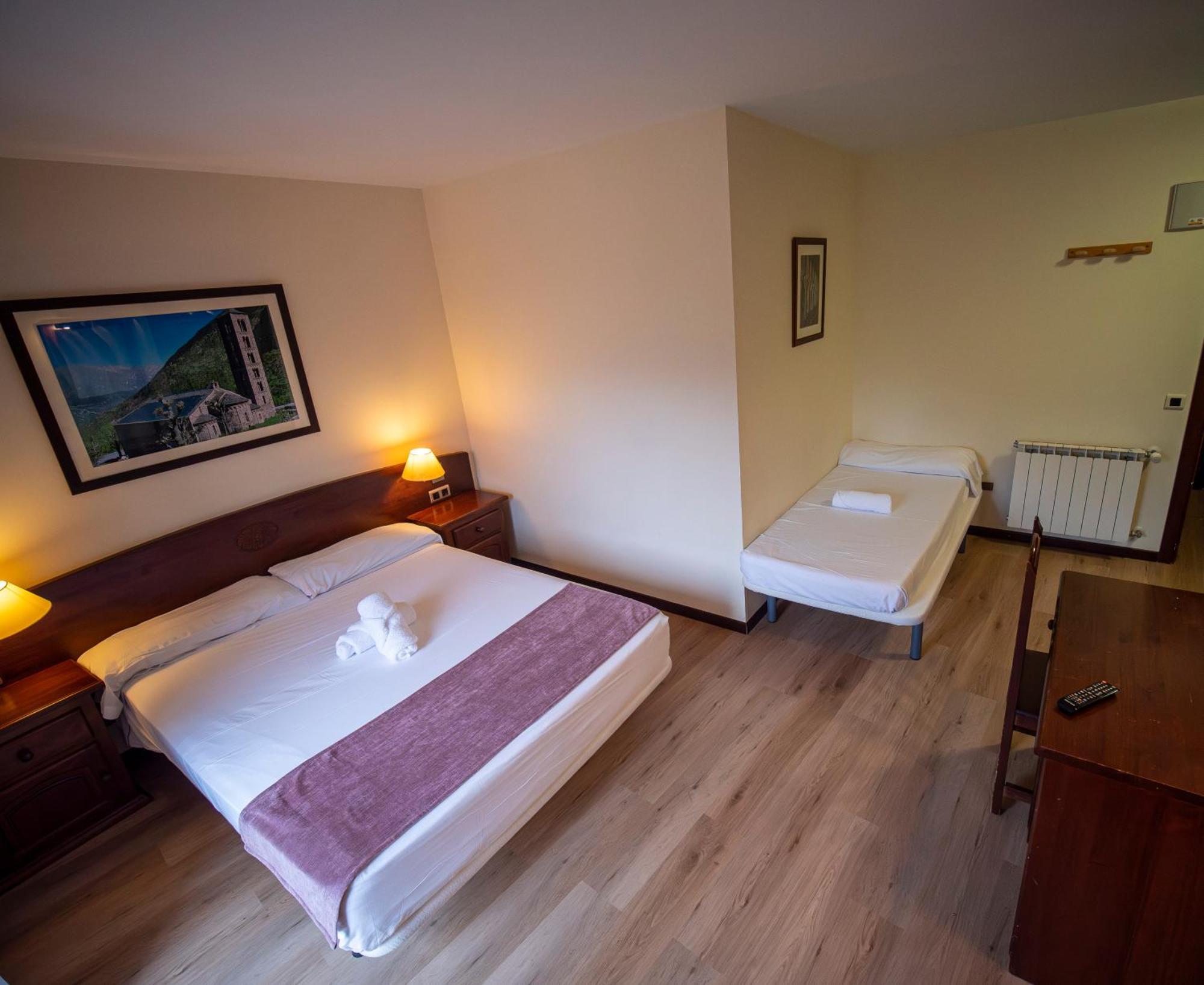 Hotel Romanic Taull Bagian luar foto