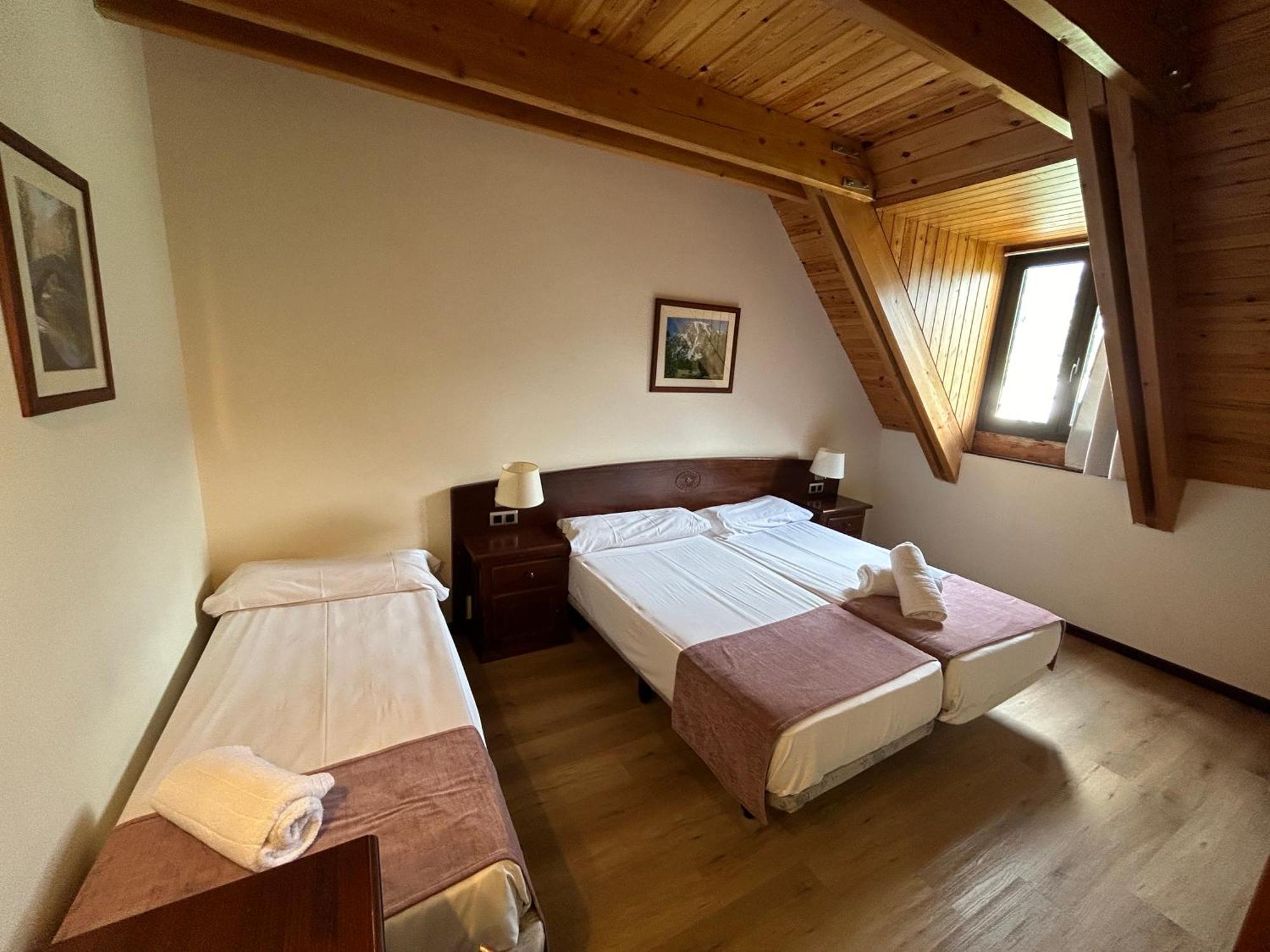 Hotel Romanic Taull Bagian luar foto