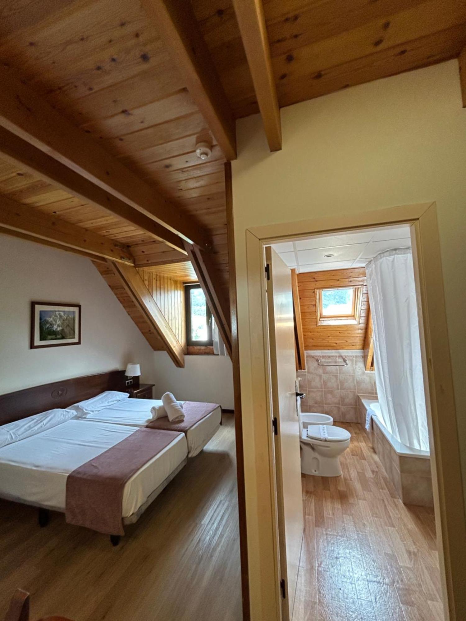 Hotel Romanic Taull Bagian luar foto