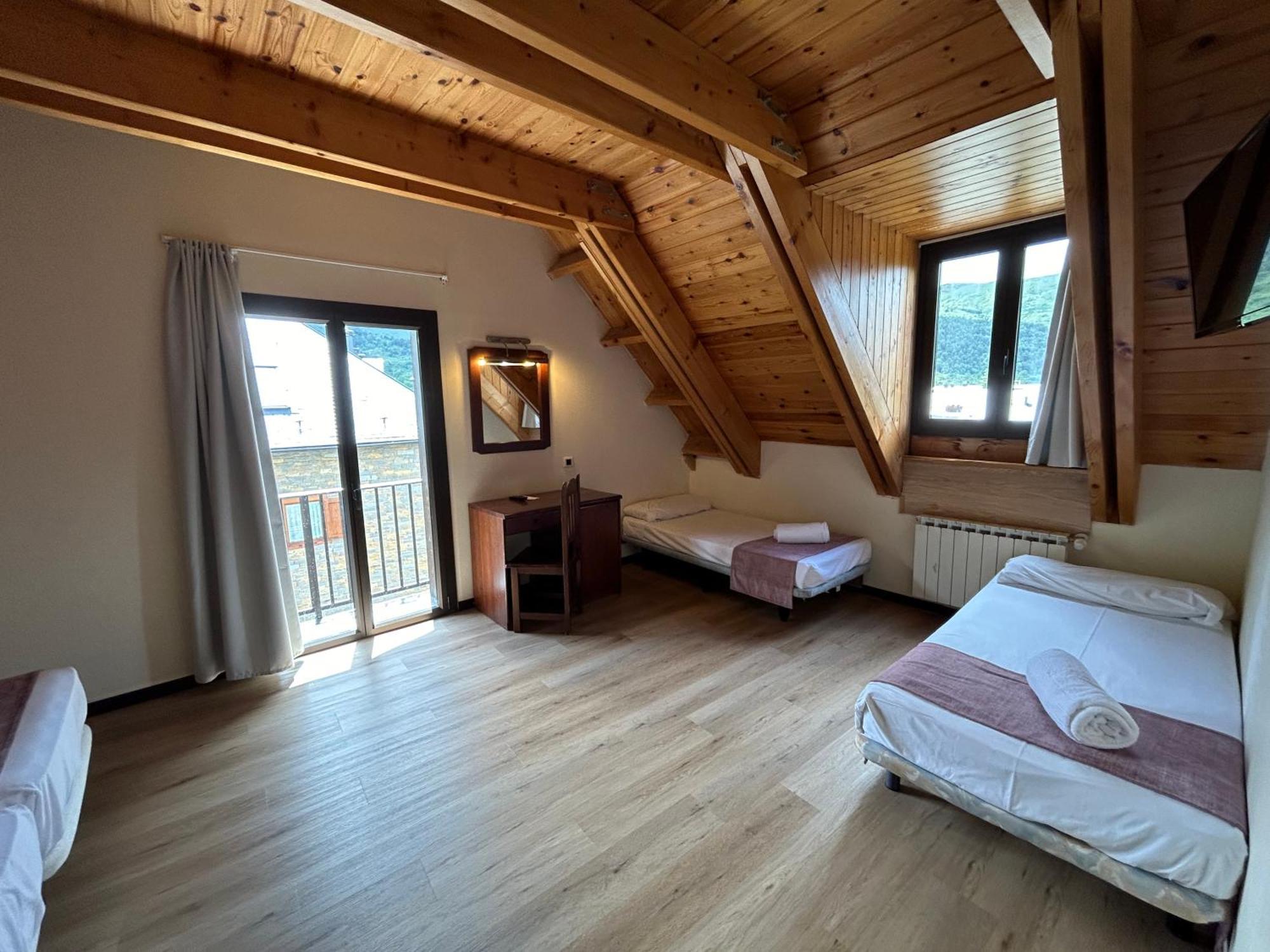 Hotel Romanic Taull Bagian luar foto