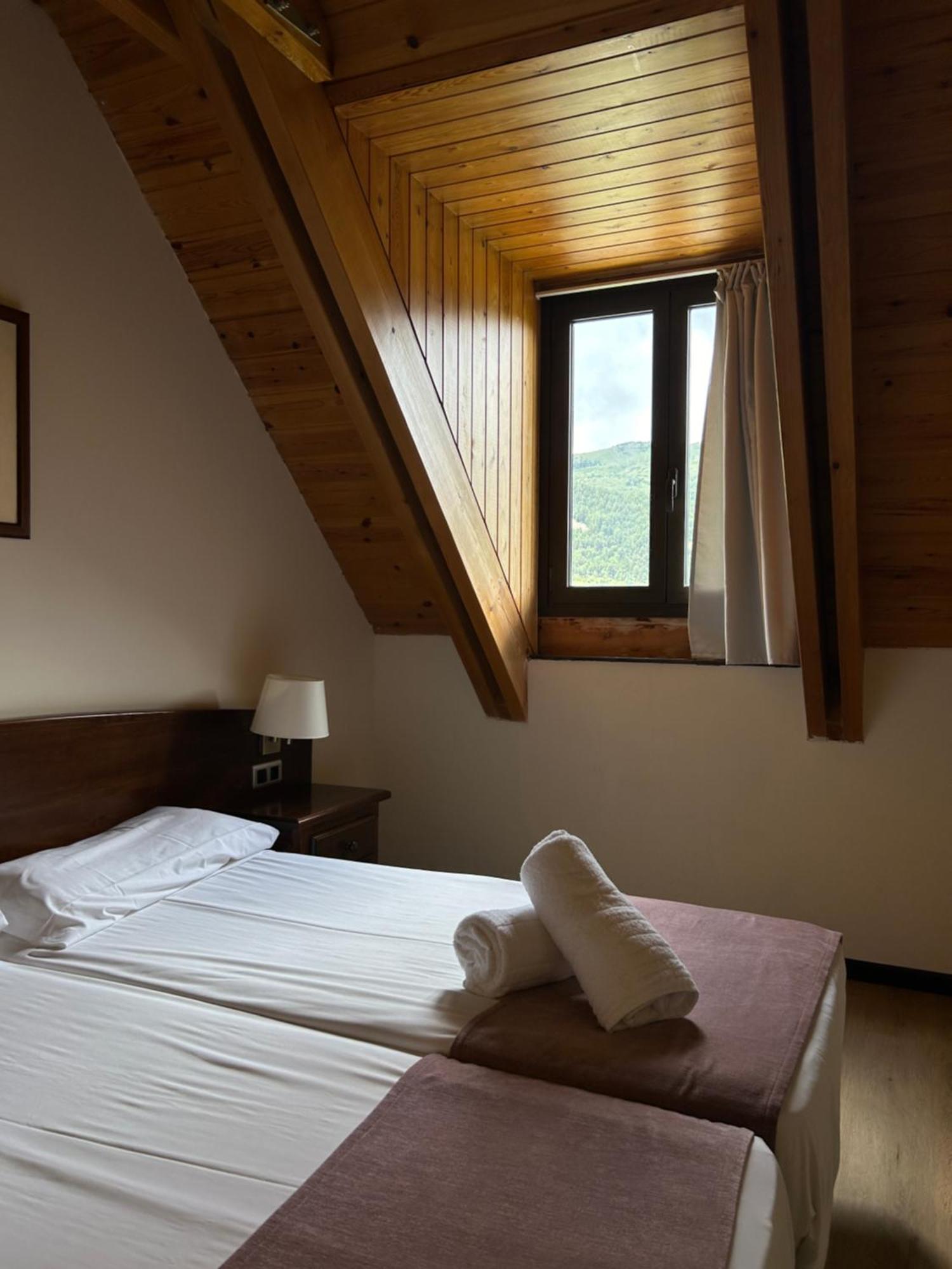 Hotel Romanic Taull Bagian luar foto