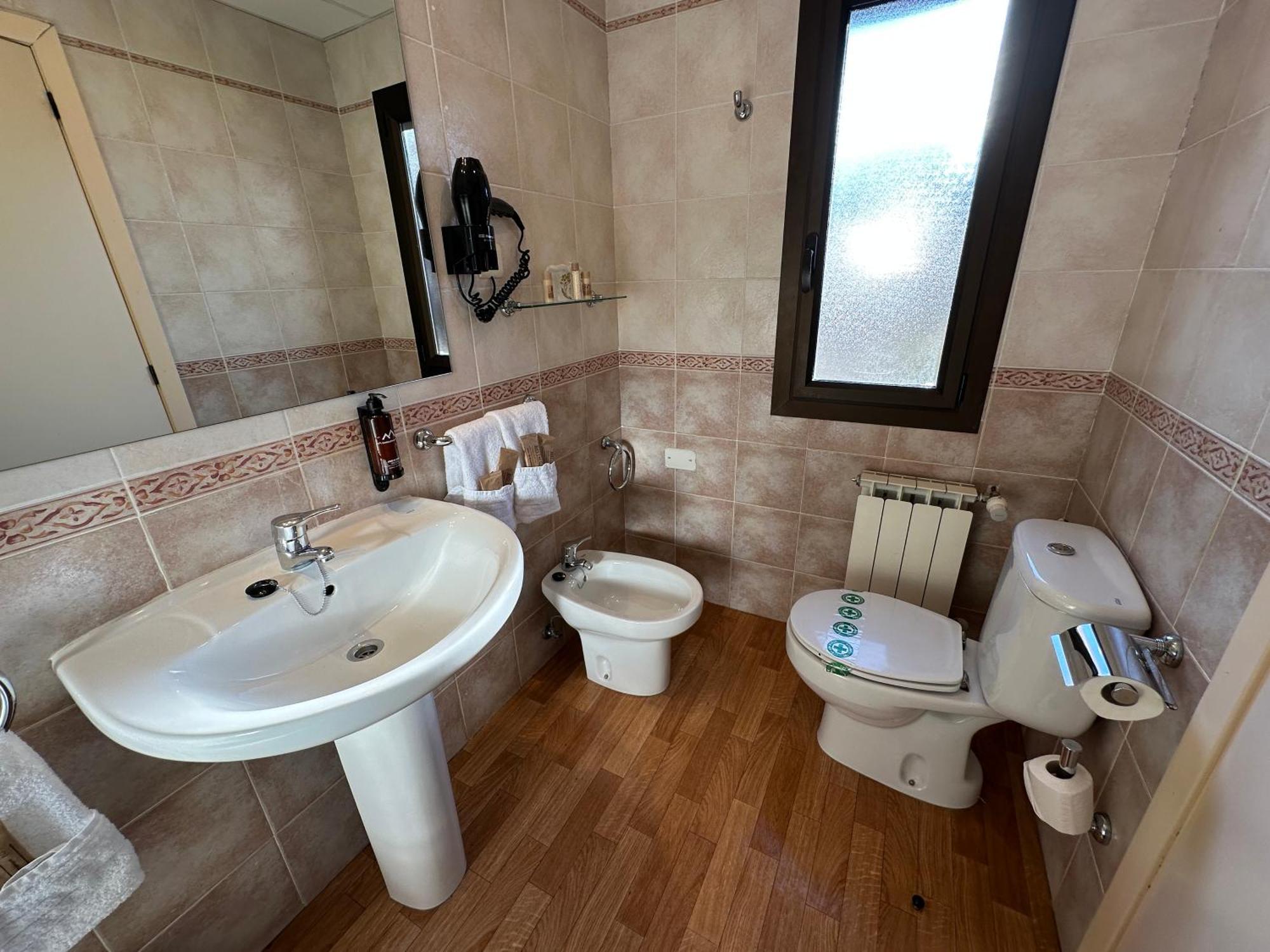 Hotel Romanic Taull Bagian luar foto