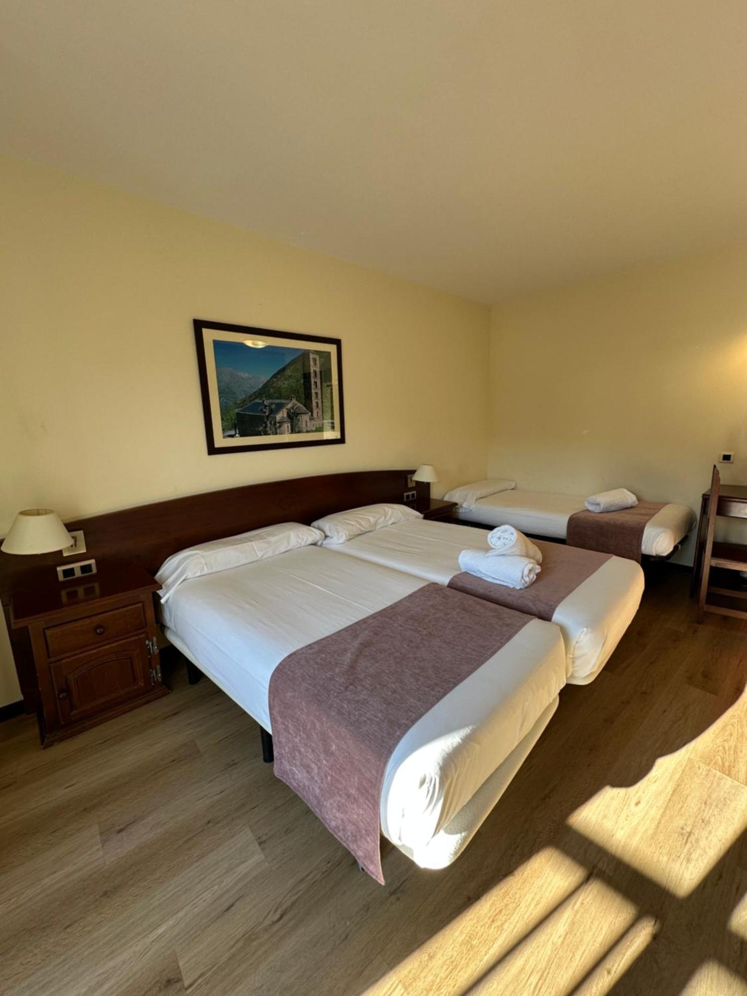 Hotel Romanic Taull Bagian luar foto