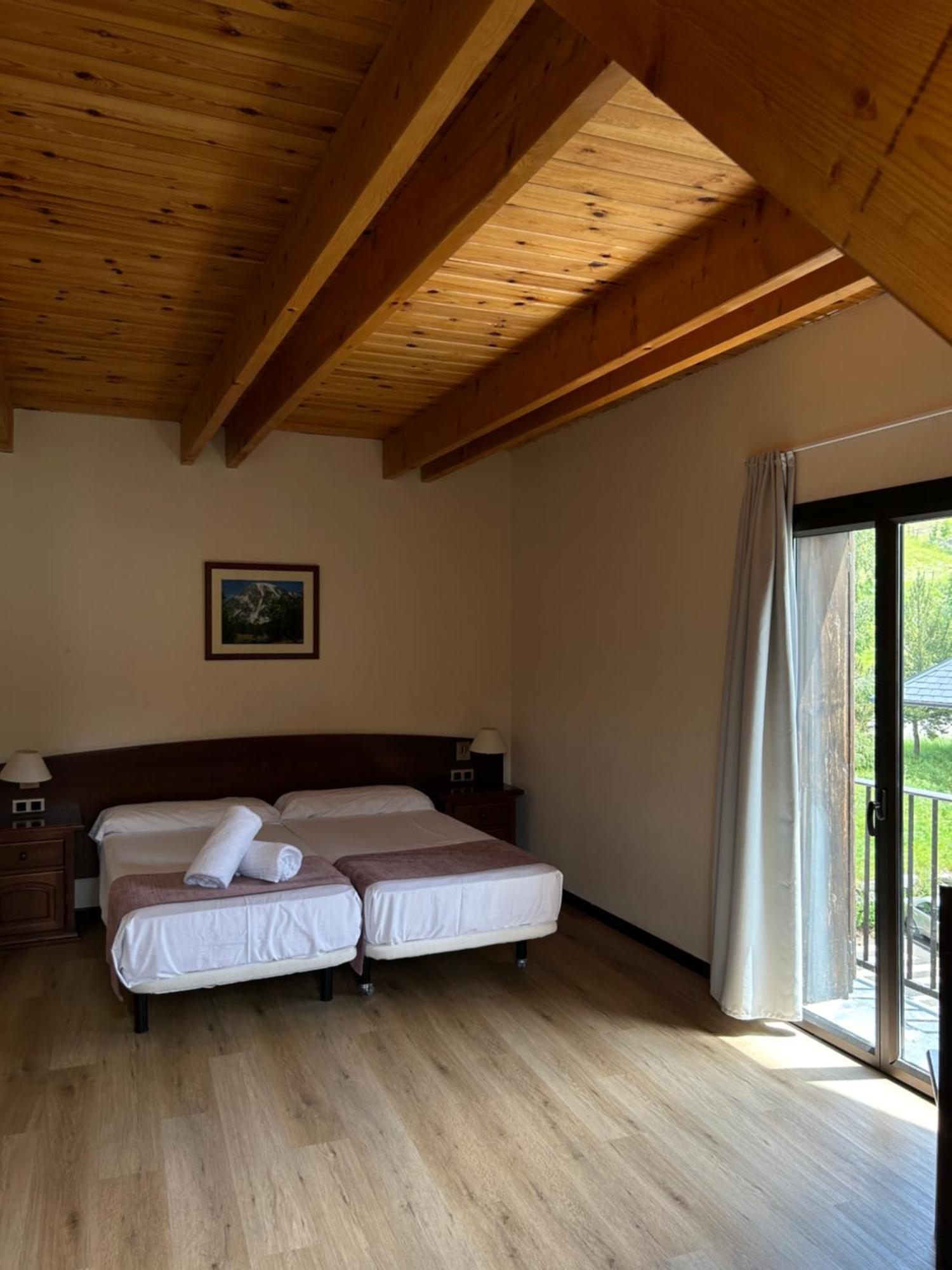 Hotel Romanic Taull Bagian luar foto