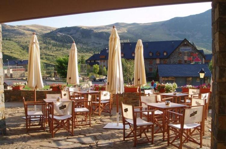 Hotel Romanic Taull Bagian luar foto