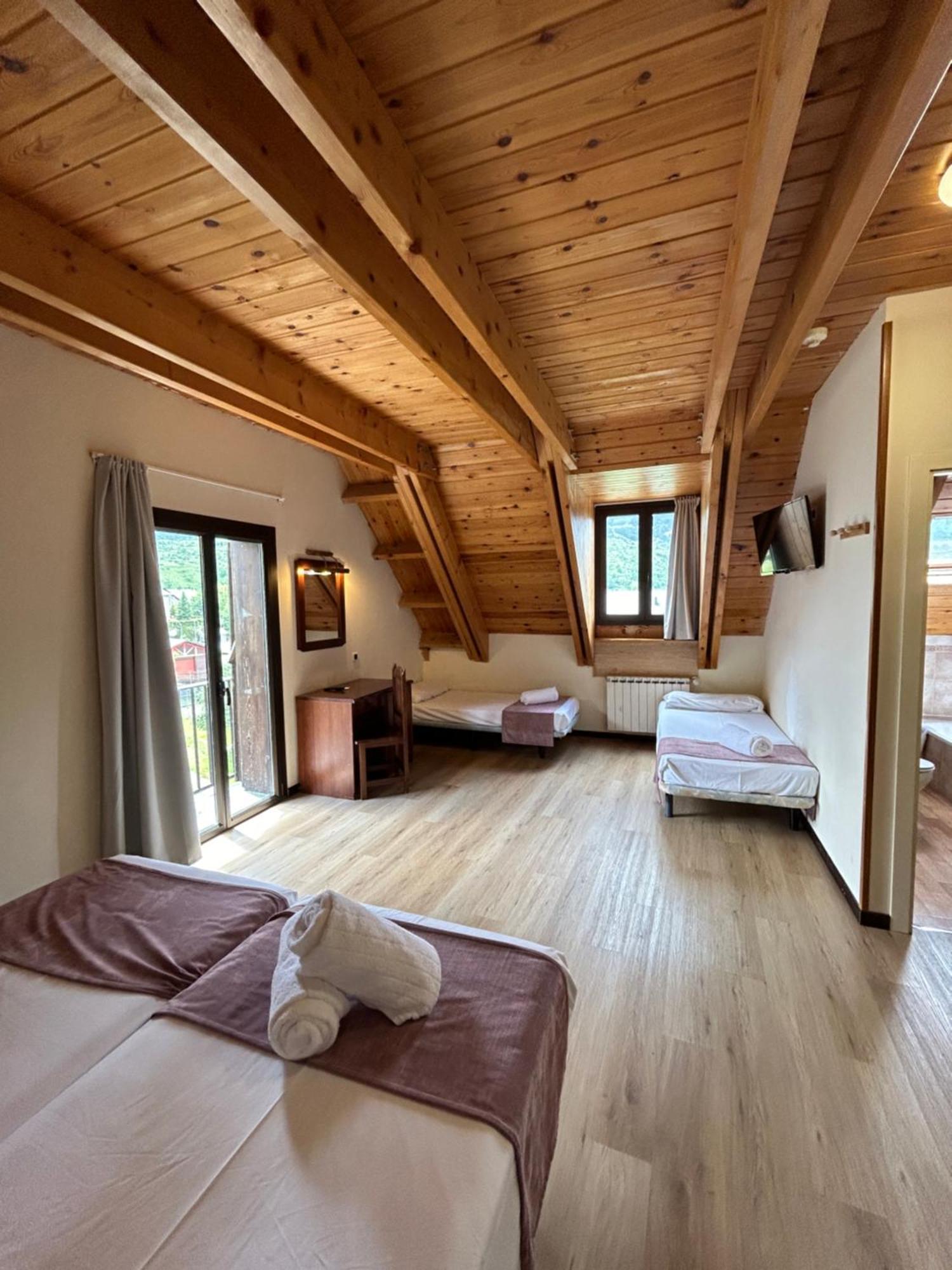 Hotel Romanic Taull Bagian luar foto